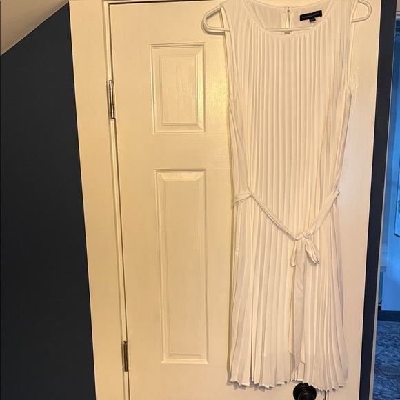 Banana Republic Dresses & Skirts - Banana Republic White Pleated Midi Dress